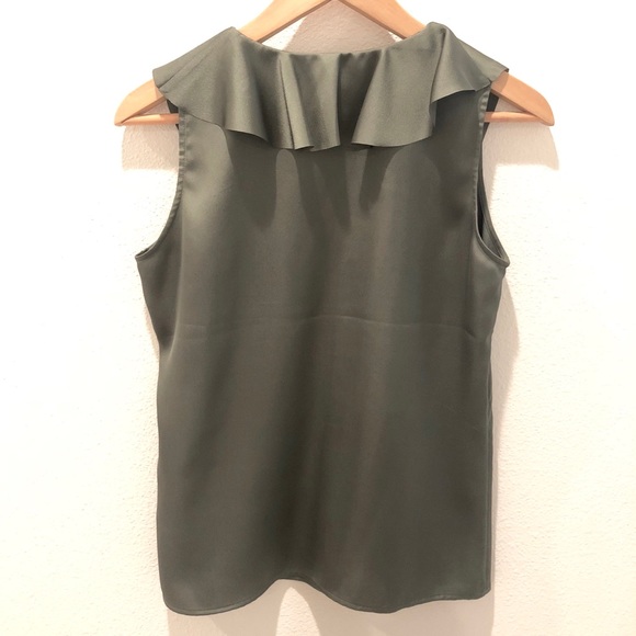 Banana Republic Ruffle V-neck Tank Top XS - Picture 6 of 10